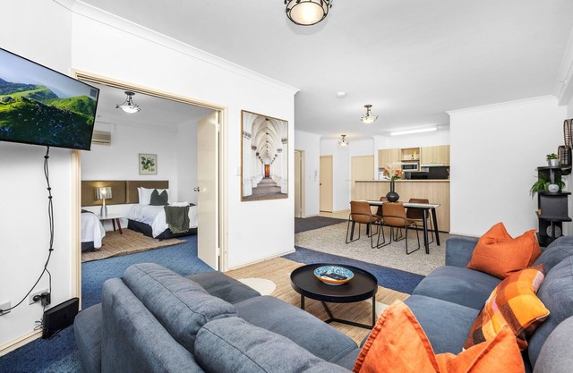 Oversized East Perth 2BR Pool Gym Parking