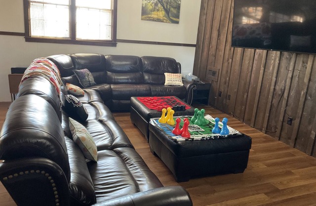 Owl House, 5 bed 3 Bath - Game Room , Six Flags - Braves - Aquarium.