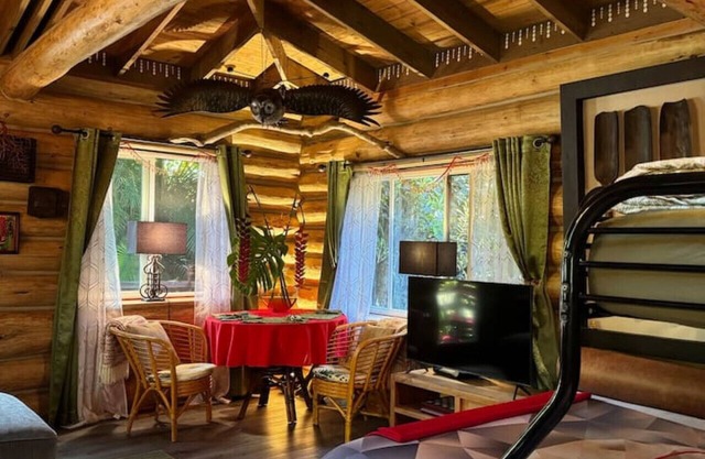 OWL NEST: serene stream side retreat for 2 or 3
