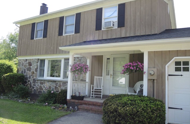 Owl Patch - Recent renovation, near All Star Village, fire pit