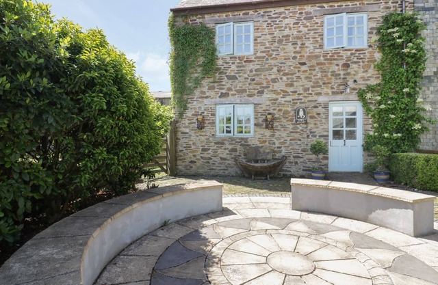 OWLS ROOST, pet friendly, with a garden in Gorran Haven