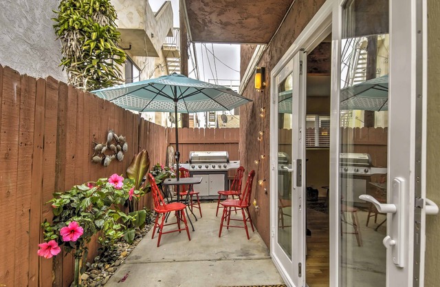 Oxnard Apt w/Patio: Walk to Silver Strand Beach!