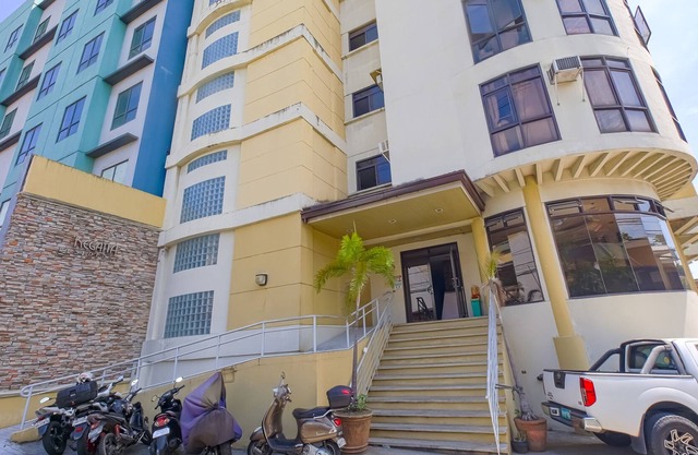 OYO 794 Regatta Residences