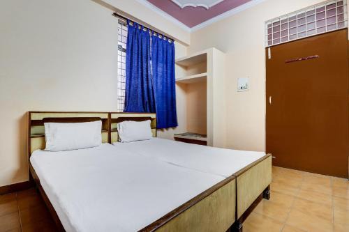 OYO Metro Club & Guest House Near Badshahnagar Metro Station