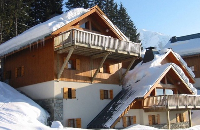Oz/Alpe d'Huez 200m slopes, up to 25pers, Jacuzzi, rooms with bathroom