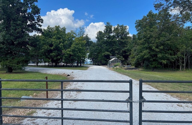 Ozark Vista Retreat - A one bedroom, pet friendly space with a fantastic view!