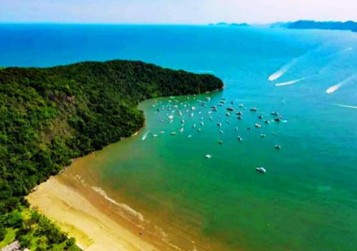 Pé na Areia, Conforto e Lazer em Bertioga SP
