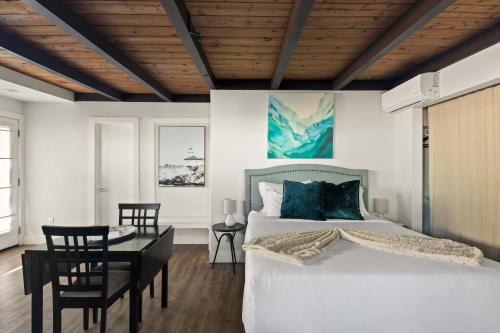 Pacific Beach Studio Short Walk to Ocean