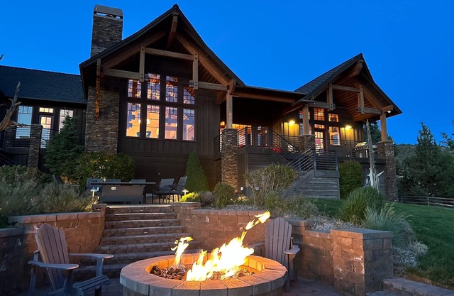 Panoramic Cascade Views from a Sprawling Residence in Brasada Ranch