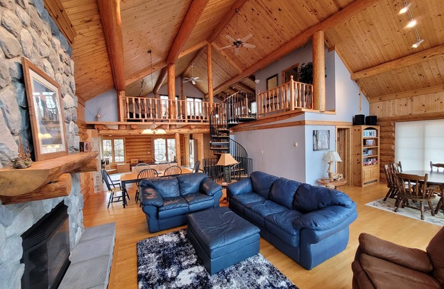 Panoramic Island studded views! Spectacular ledge rock setting!