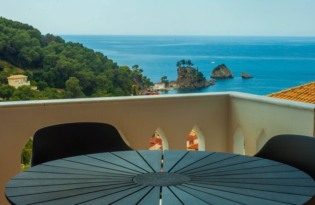 Panoramic ocean view apartment