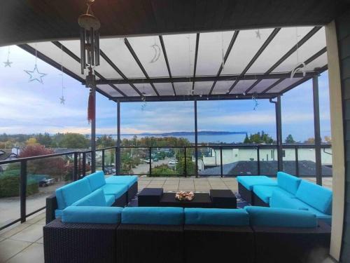 Panoramic Ocean view & Rose Garden Villa