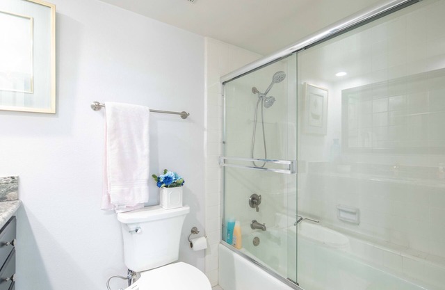 PANORAMIC OCEAN VIEWS-Recently updated. 3BR 2.5 Bath