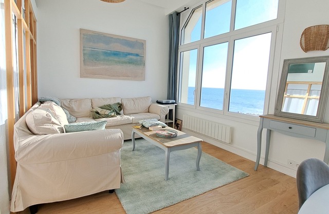 PANORAMIC SEA VIEW & EXCEPTIONAL LOCATION 3* COMFORT APARTMENT CAREFULLY DECORATED