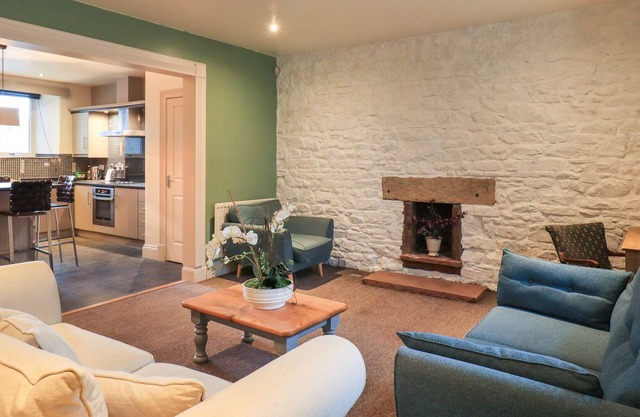 PAPERBACK WRITER, pet friendly in Pooley Bridge