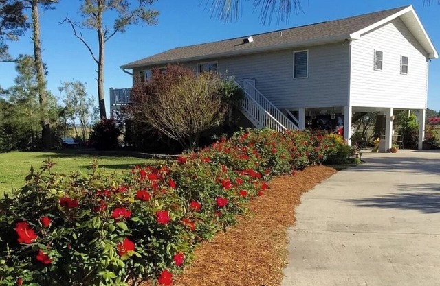 Paradise 2.0 at North River