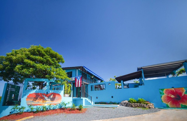 Paradise at Crash Boat Beach 6-8 per.