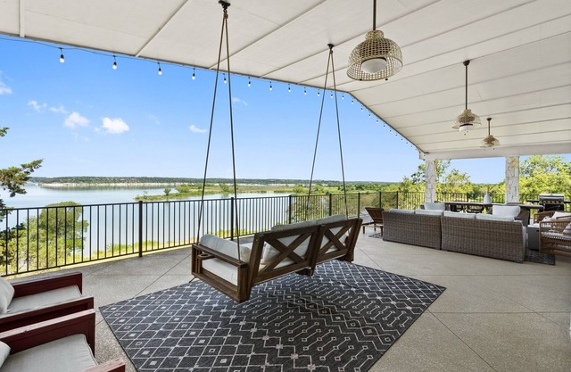 Paradise by the lake - Lonestar Lakehouse