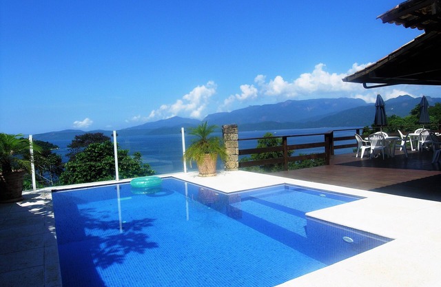 PARADISE! HOUSE IN ANGRA DOS REIS + BOAT FOR TOURS IN ILHA GRANDE