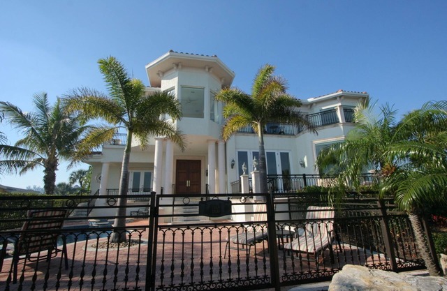 Paradise–Pool Home Close to Beach Jessmyth Estate on Longboat Key by RVA