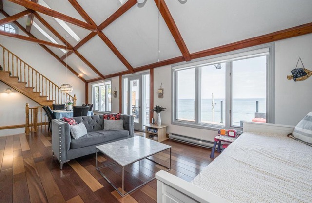 Paradise Waterfront Gem With Georgian Bay Views
