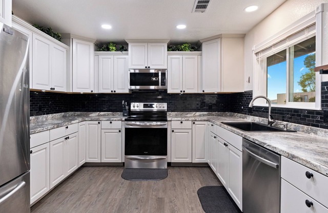 Paradise with a view! Plenty of room for all!