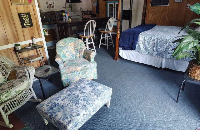 Park boat front of Studio near beaches Cape Lookout Core Sound Ferries, kitchen