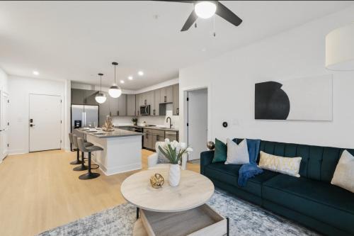 Parkside Chic 2BR Near Regions Field n Park