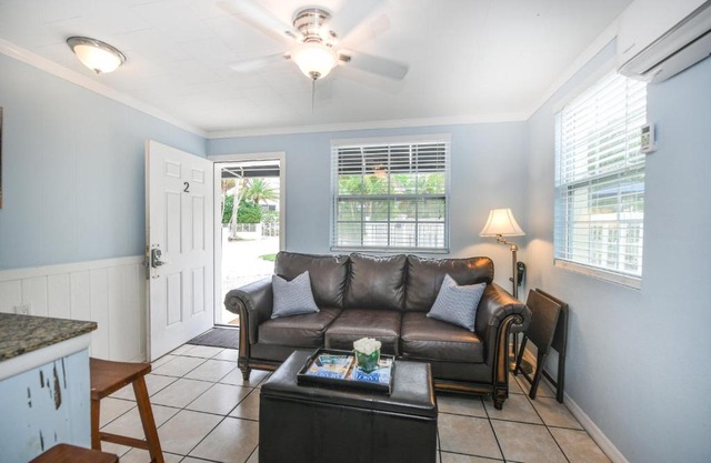 Parrot Beach Cottages Suite #2