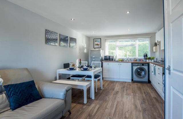 Pass the Keys Beach Retreat - Free Parking and Wifi - Sleeps 4