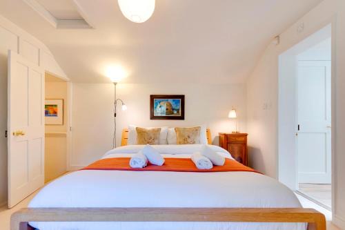 Pass the Keys Charming Cottage in City Centre with Free parking