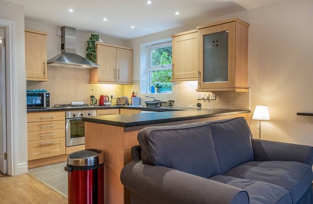 Pass the Keys | Holywood 2BR Apt by the Sea 10 Mins to Belfast