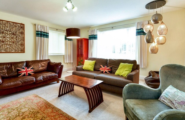 Pass the Keys | Spacious 4 Bedroom home with Parking Garden