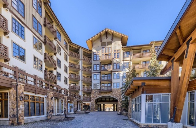 Passage Point 326 1 Bedroom Condo by RedAwning