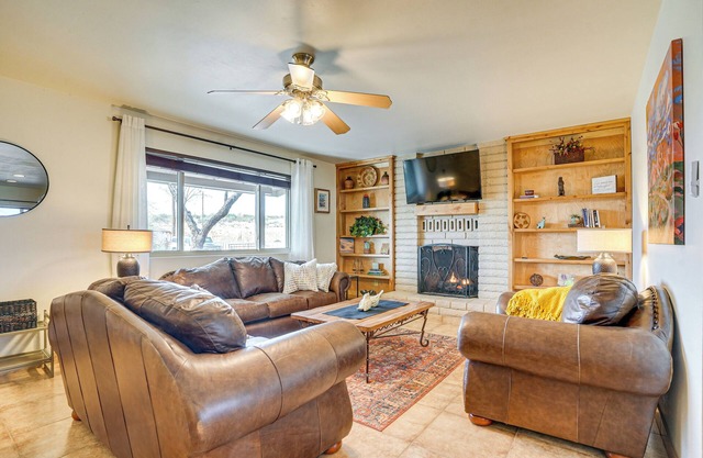 Patio & Mtn Views: Wickenburg 'Trail Head House'