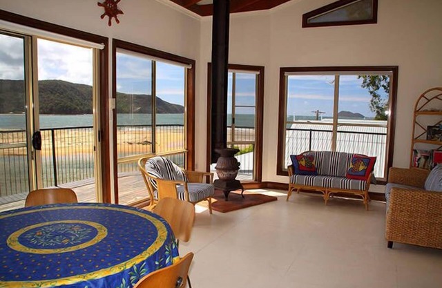 Patonga Beach Bach