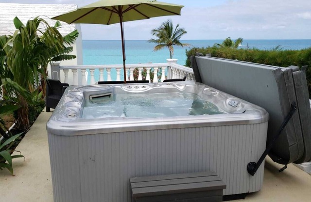 Paul's Oceanview Apartment with Amazing Sunsets + Twizy Charger