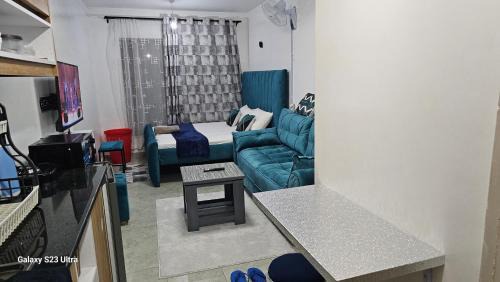 Pazoori Stays Superior Studios