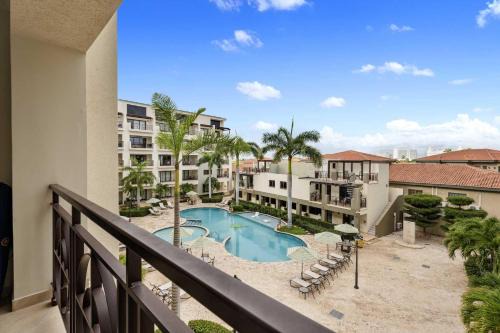 PC301 - Pool View - Perfect for a couple - Close to Palm Beach - 1BR