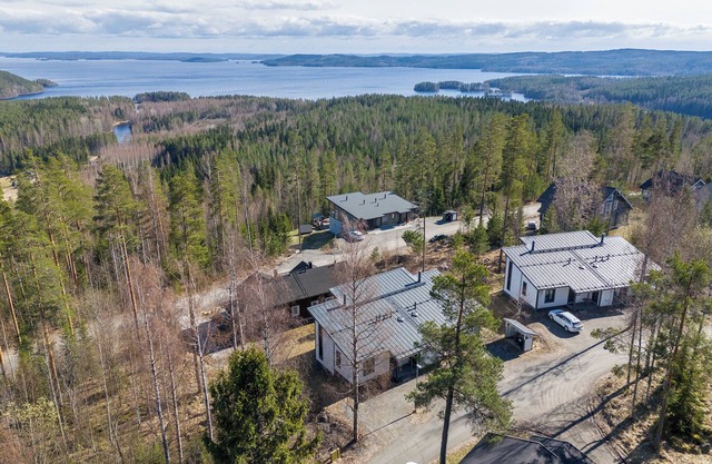 Peaceful 2BR Getaway Cabin at Riihivuori