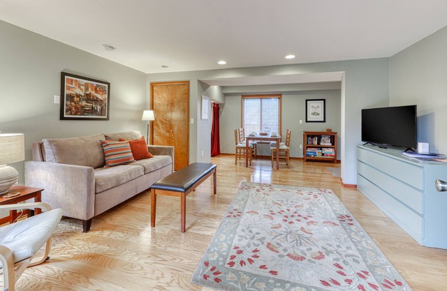 Peaceful and Secluded Suite w/Free WiFi & Great Garden Space to Enjoy!