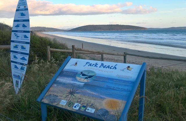 Peaceful beach retreat, close to cafe, bakery, bistro, shop & only 30 min Hobart