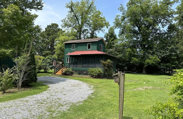 Peaceful Cabin near Bay River nPet-friendly!