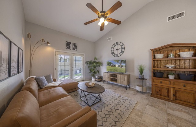 Peaceful+Clean+Comfy 2BR Townhouse w/Pool & Garage