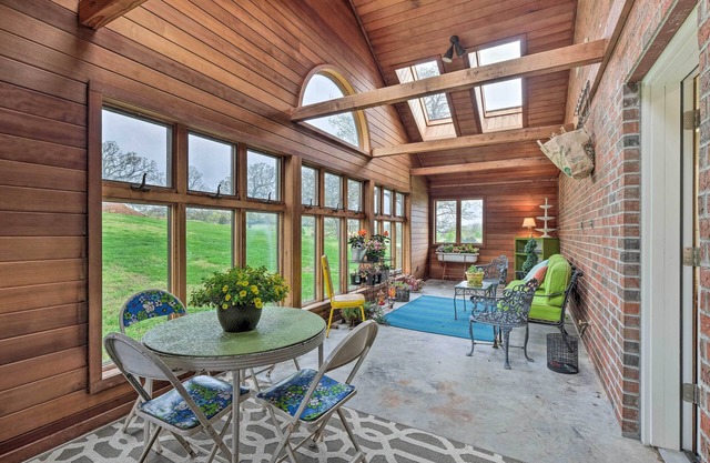 Peaceful Fayetteville Getaway - Pets Welcome!