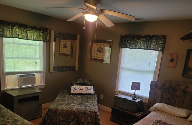 Peaceful lodge overlooking a beautiful pond