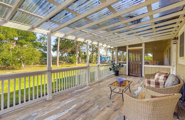 Peaceful Loxahatchee Apartment w/Covered Porch