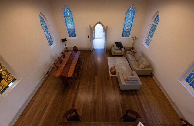 Peaceful, luxurious, and charming heritage listed church B&B - Stroud NSW