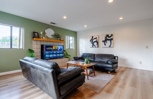 Peaceful Monrovia 4 Bed 3 Ba Home with Pool! - Close to Shopping and Freeways