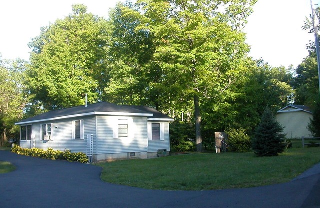 Peaceful Nest: Family cottage with boat slip on Lake George, NY